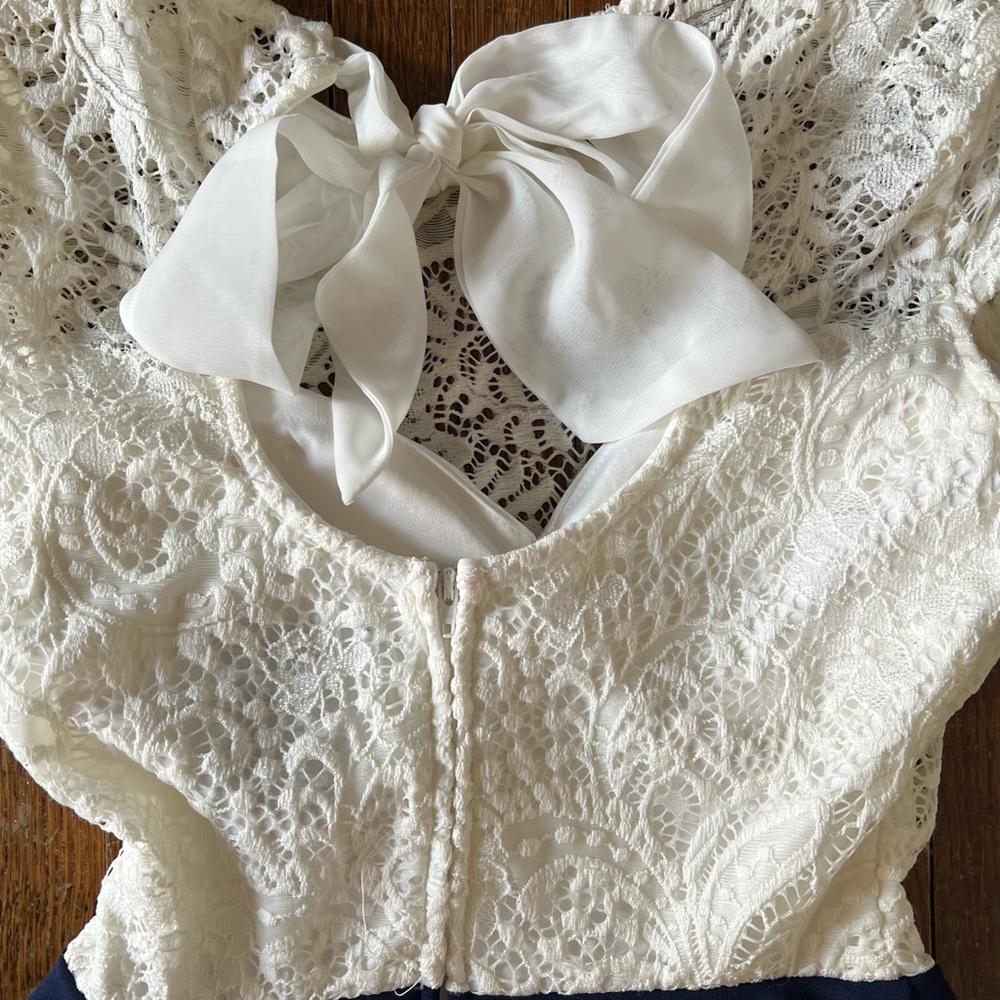 GORGEOUS JUNIOR DRESS - Picture 4 of 5